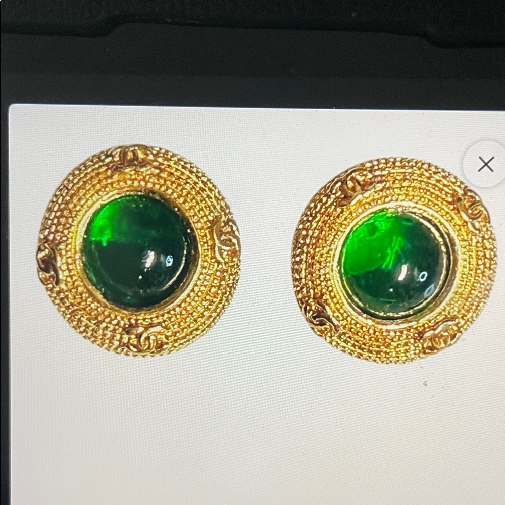 DC Gold-Tone Earrings with Emerald Green Cabochons 26 Green Gripoix CC